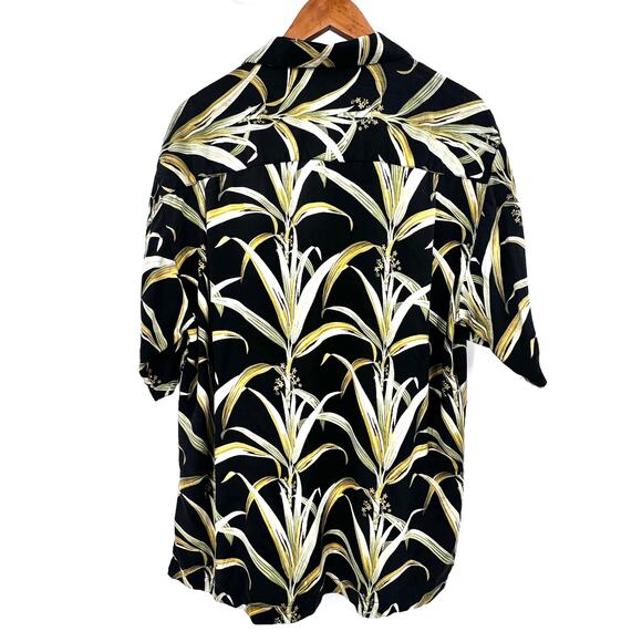 Tommy Bahama Shirt Men's M 100% SILK Tropical Print Island Style Palm Leaf Beach - Picture 3 of 6